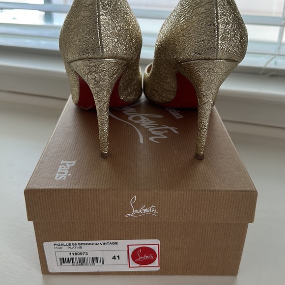 Christian Louboutin - Picture 4 of 8
